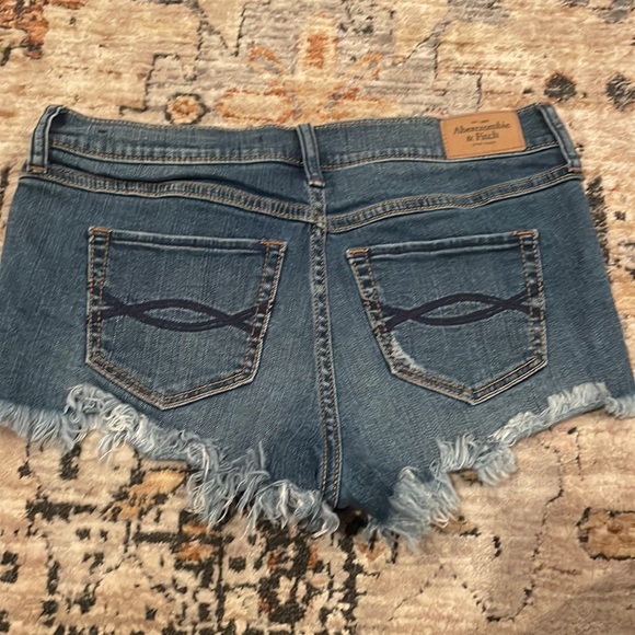Abercrombie & Fitch Low Rise Jean Short - Picture 2 of 5